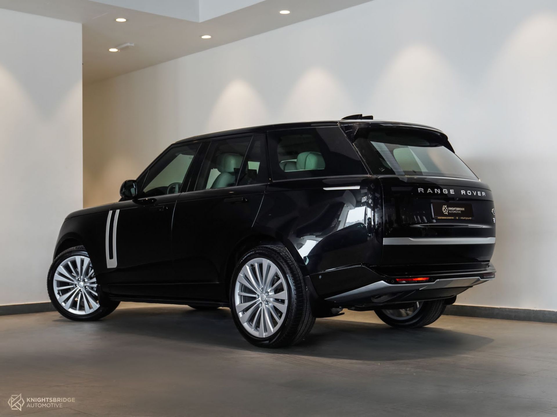 2022 Range Rover Vogue First Edition at Knightsbridge Automotive - (10328 - 4)