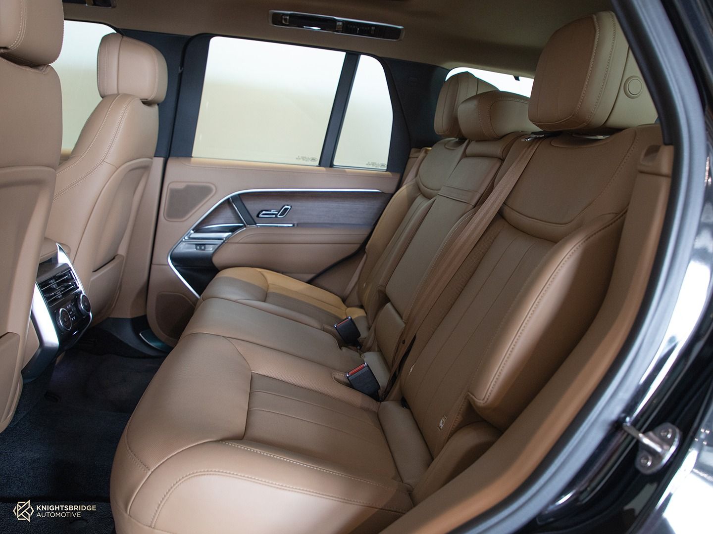 2022 Range Rover Vogue HSE at Knightsbridge Automotive - (10332 - 7)