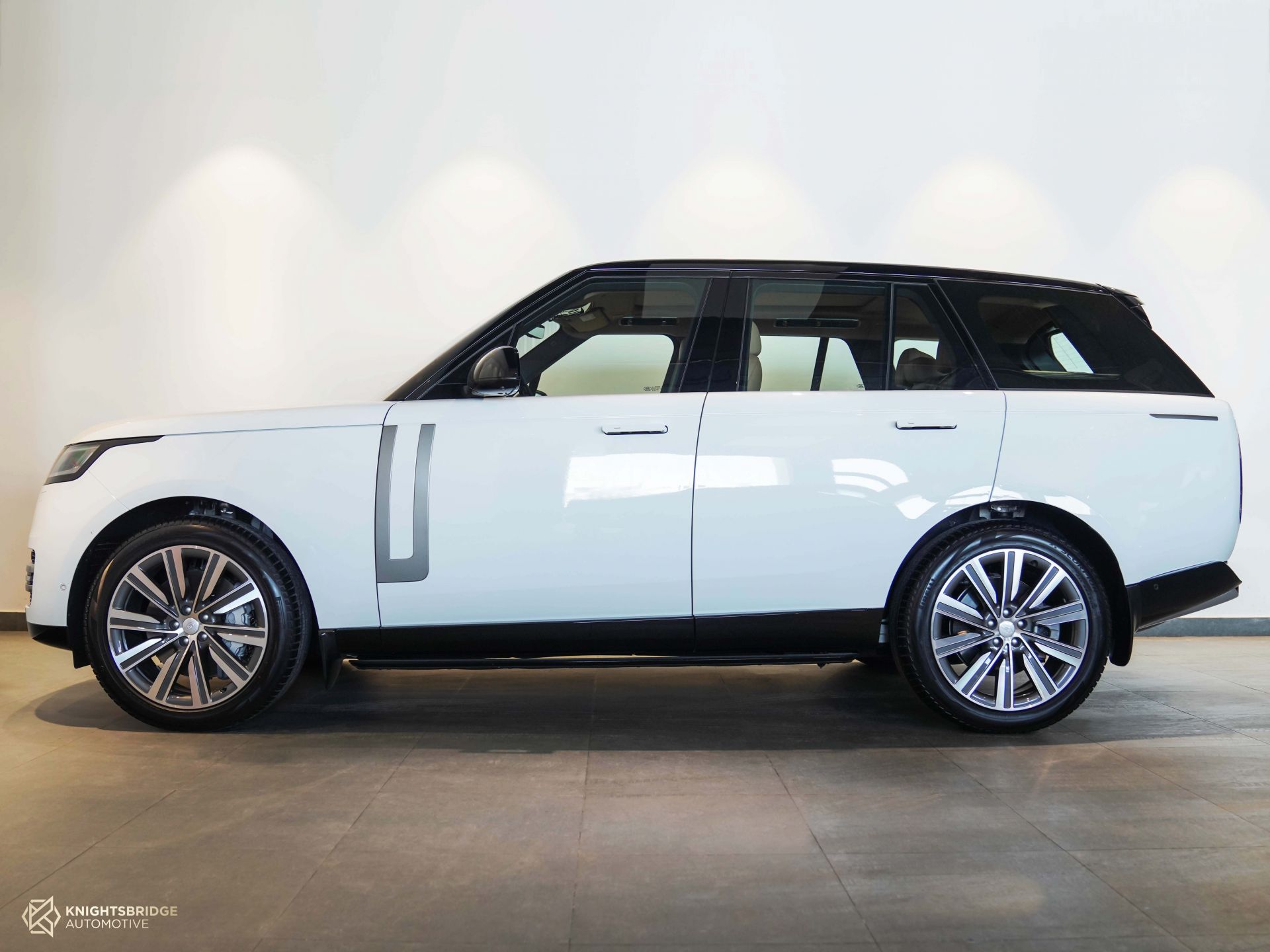 2022 Range Rover Vogue HSE at Knightsbridge Automotive - (10334 - 3)