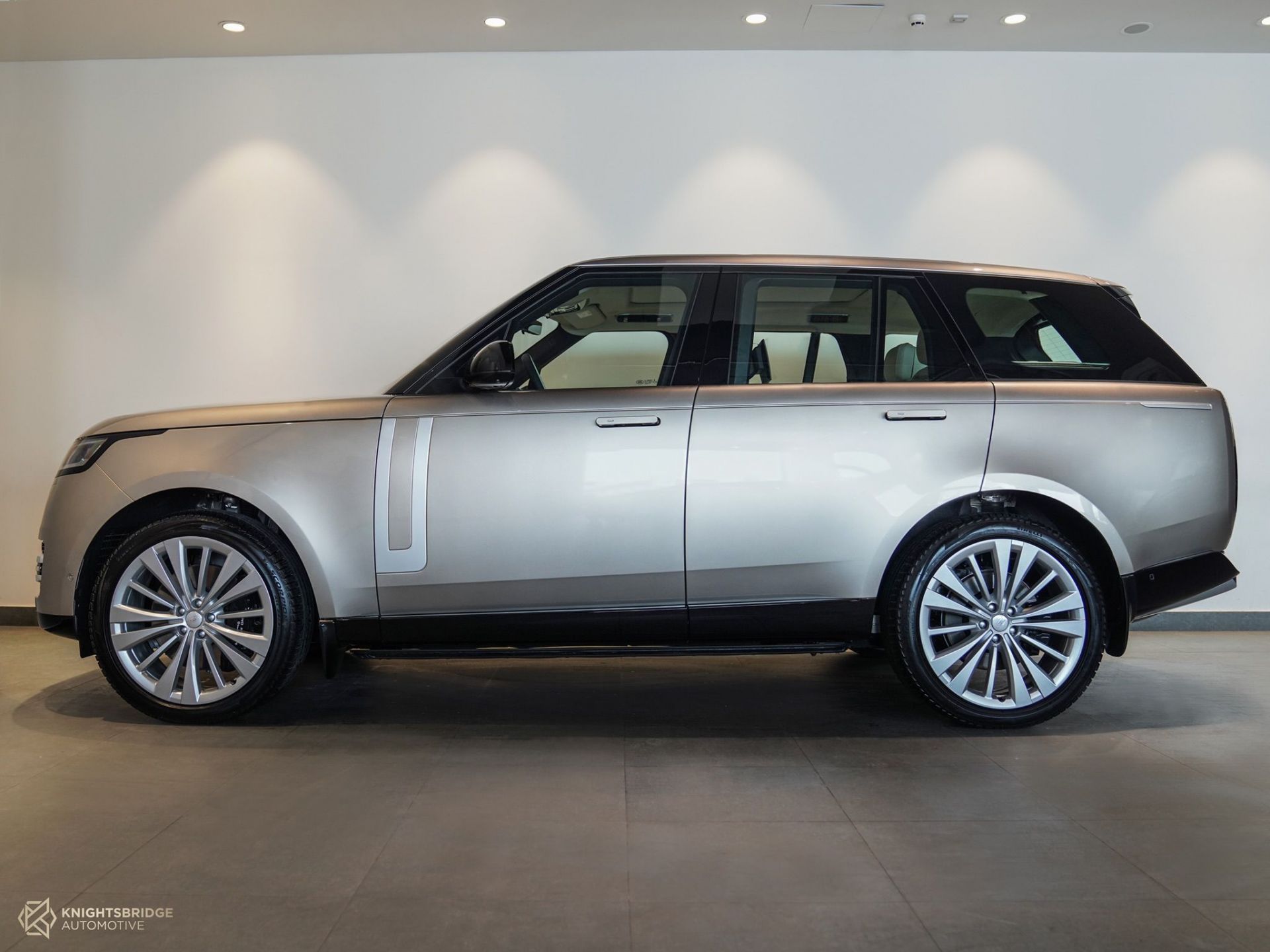 2022 Range Rover Vogue First Edition at Knightsbridge Automotive - (10341 - 3)