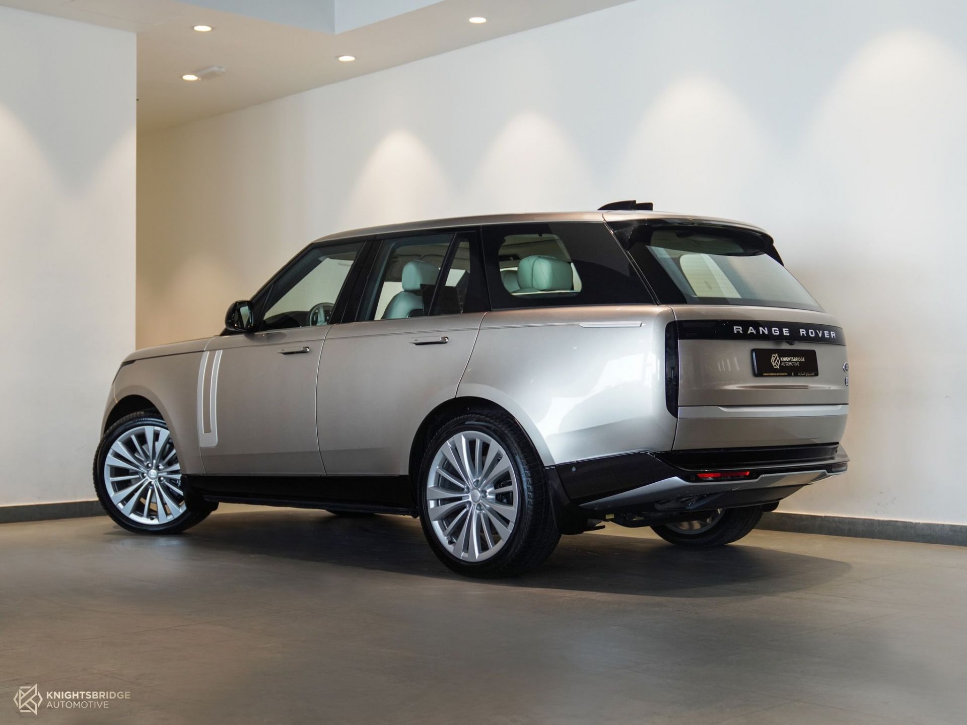 2022 Range Rover Vogue First Edition at Knightsbridge Automotive - (10341 - 4)
