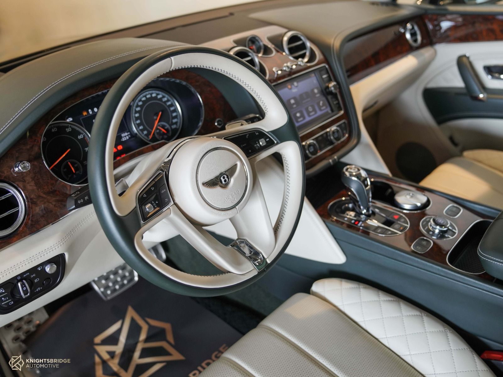 2017 Bentley Bentayga at Knightsbridge Automotive - (10362 - 6)