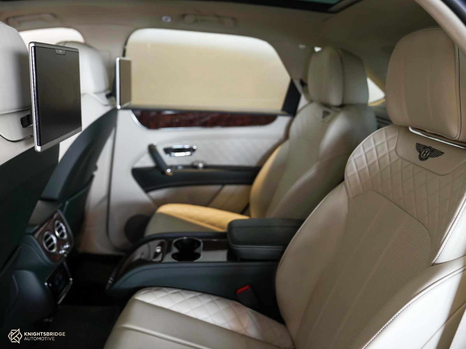 2017 Bentley Bentayga at Knightsbridge Automotive - (10362 - 7)