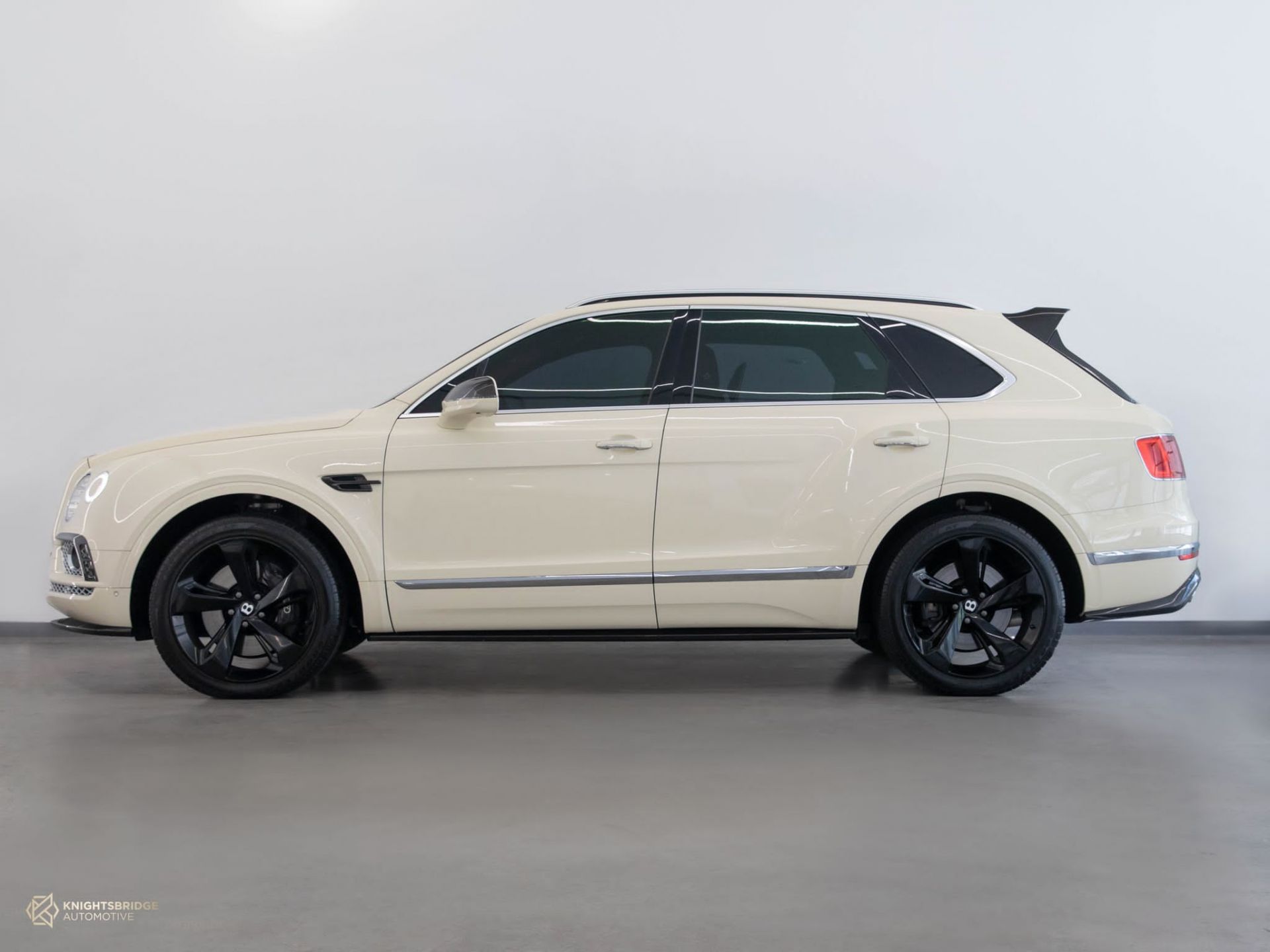 2018 Bentley Bentayga at Knightsbridge Automotive - (10503 - 3)