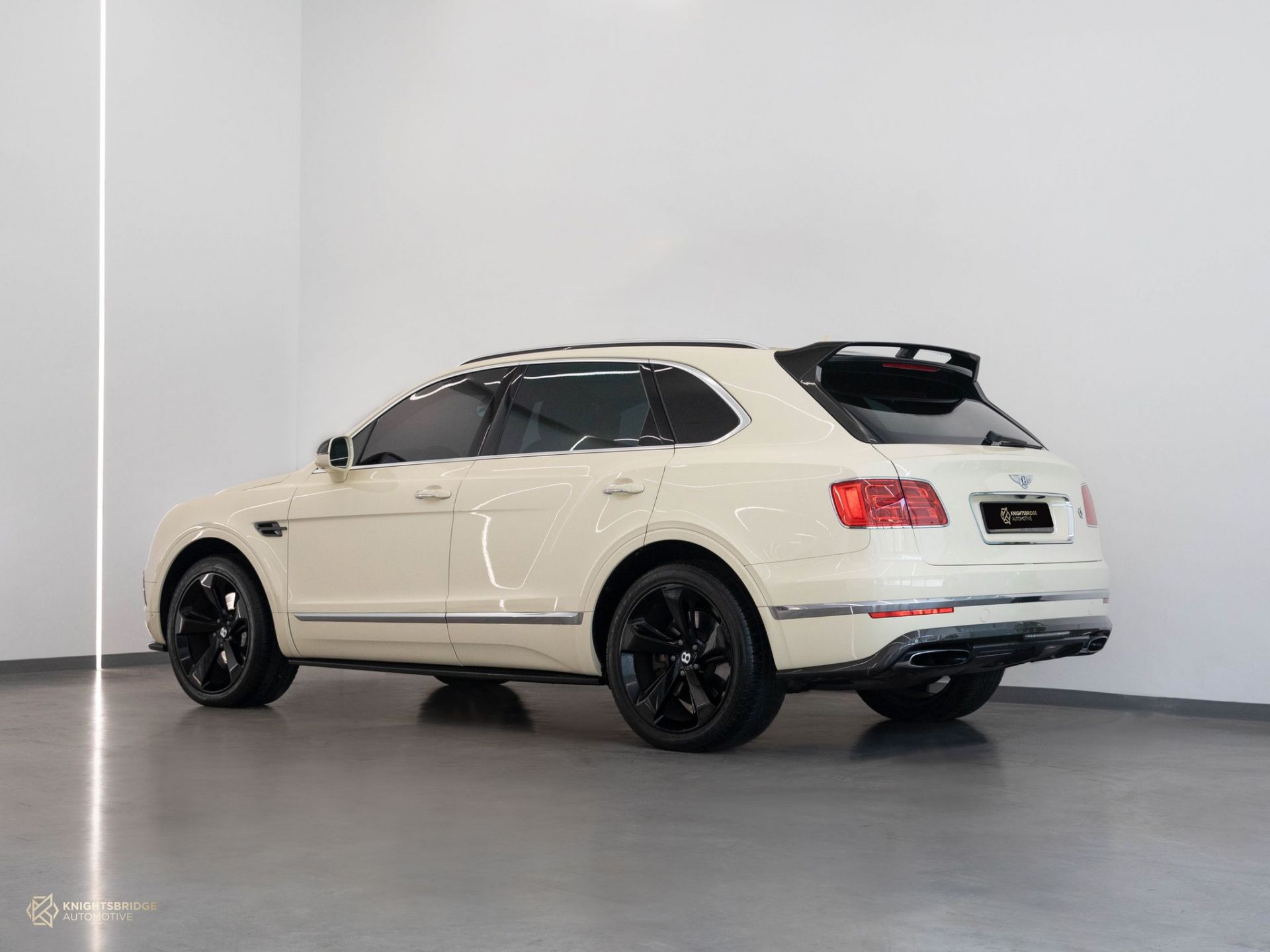 2018 Bentley Bentayga at Knightsbridge Automotive - (10503 - 4)