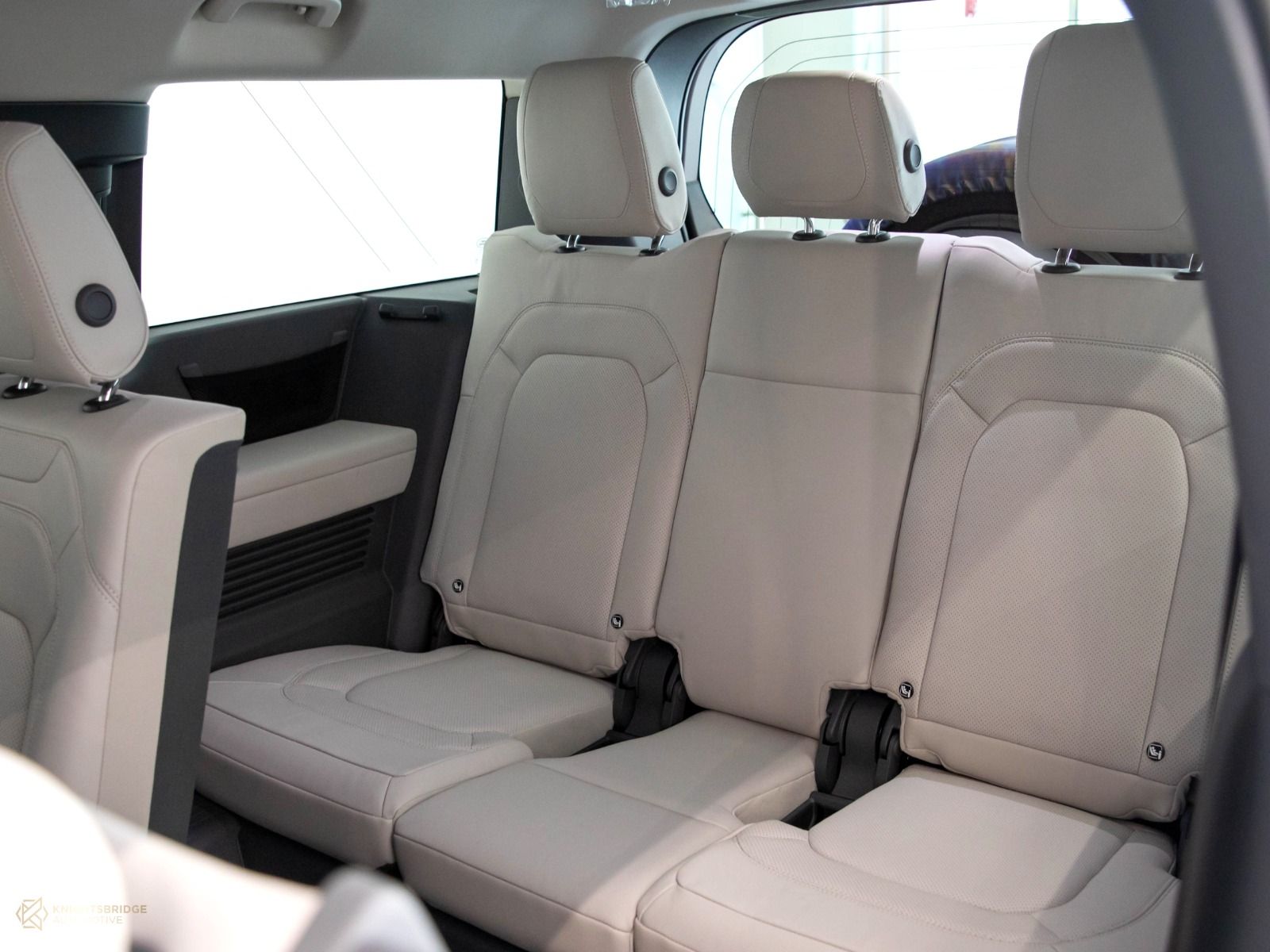 2023 Land Rover Defender 130 First Edition at Knightsbridge Automotive - (10557 - 8)