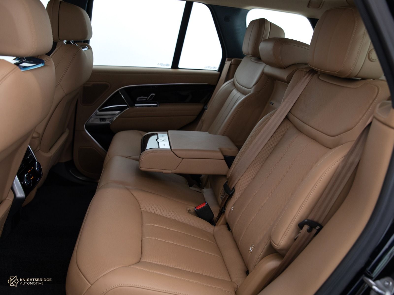 2023 Range Rover Vogue HSE at Knightsbridge Automotive - (10723 - 7)