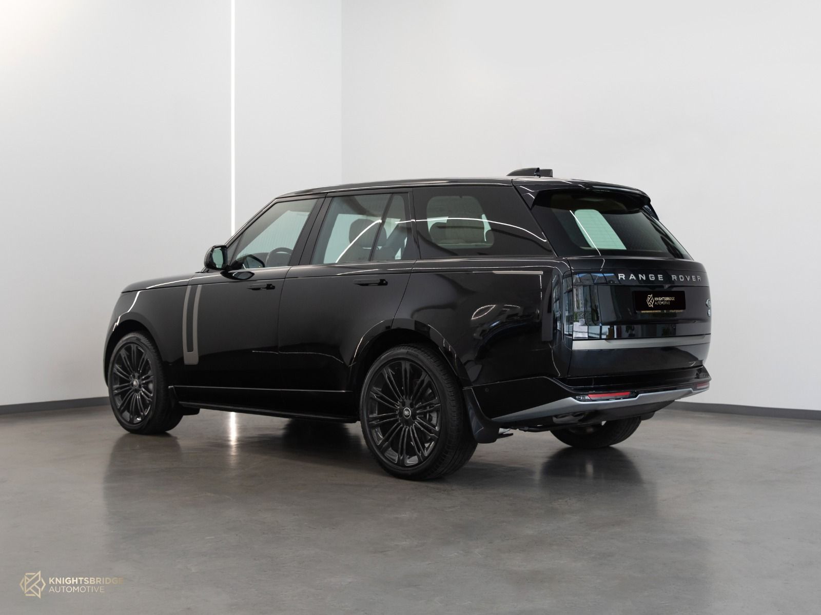 2023 Range Rover Vogue HSE at Knightsbridge Automotive - (10723 - 4)