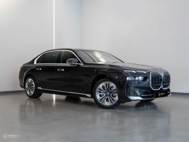 New 2023 BMW 735i Black exterior with Brown interior at Knightsbridge Automotive