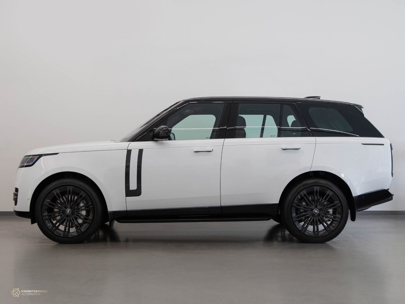 2023 Range Rover Vogue HSE at Knightsbridge Automotive - (10765 - 3)