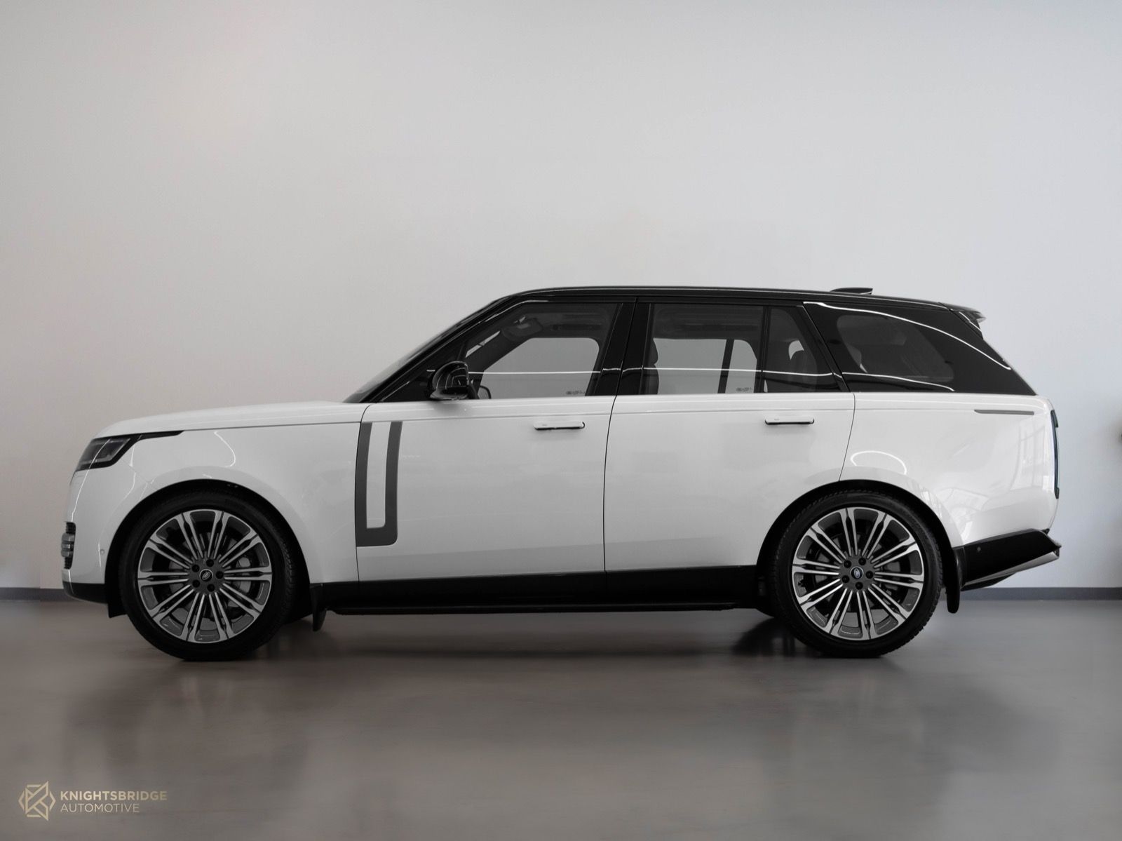 2023 Range Rover Vogue HSE at Knightsbridge Automotive - (10773 - 3)
