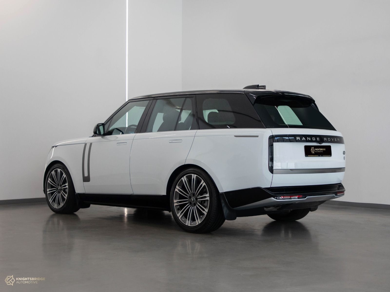2023 Range Rover Vogue HSE at Knightsbridge Automotive - (10839 - 4)