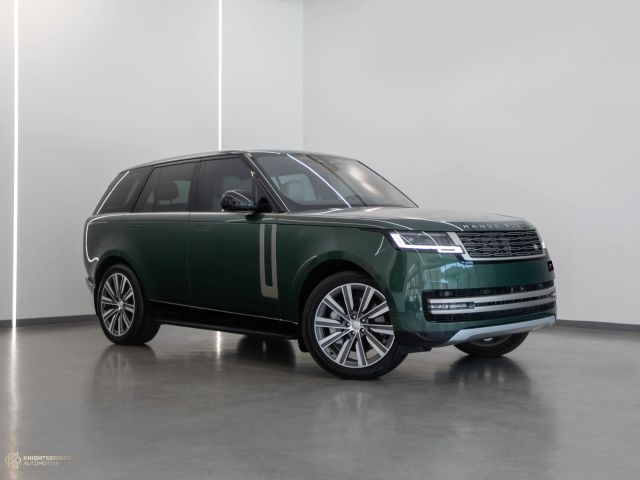 Used - Perfect Condition 2022 Range Rover Vogue HSE Green exterior with White and Black interior at Knightsbridge Automotive