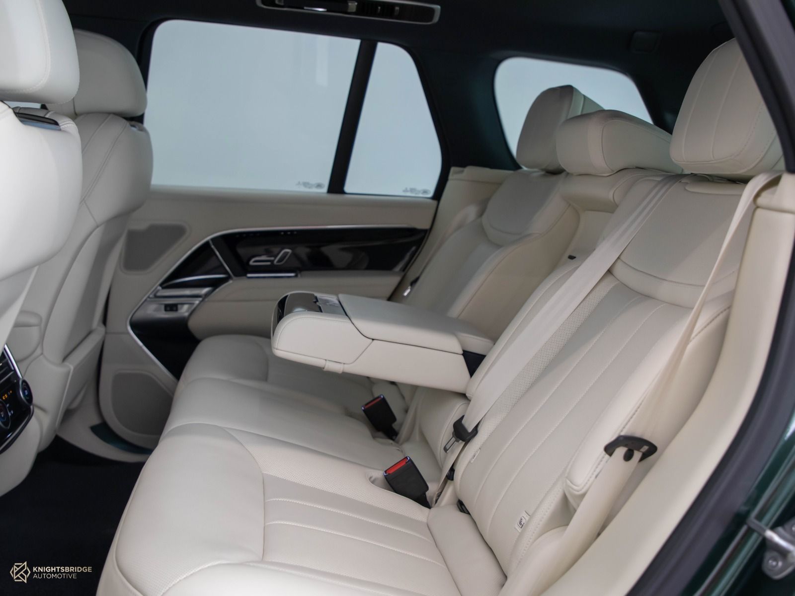 2022 Range Rover Vogue HSE at Knightsbridge Automotive - (10840 - 7)