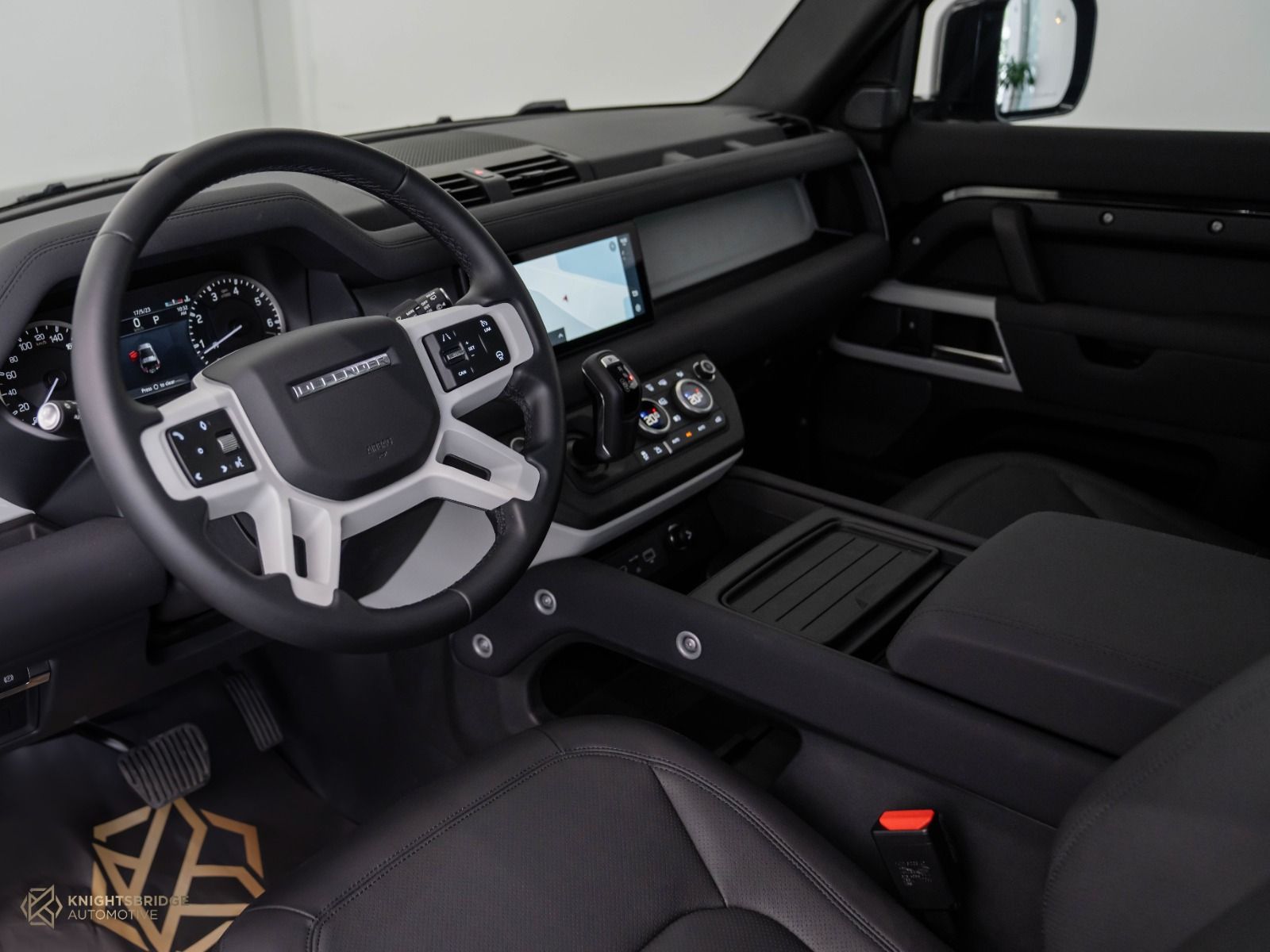 2023 Land Rover Defender 90 SE at Knightsbridge Automotive - (11046 - 6)
