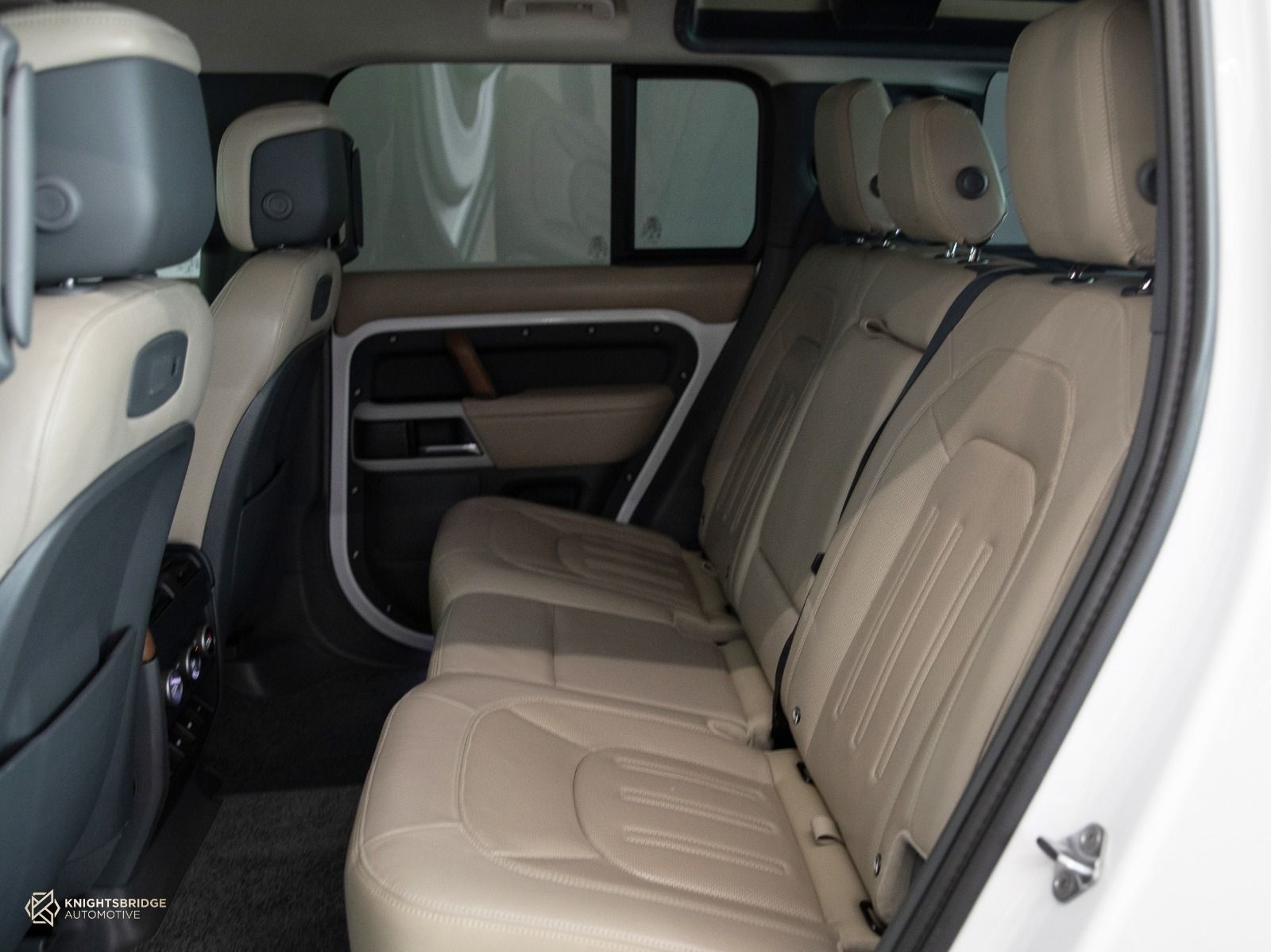 2020 Land Rover Defender 110 HSE at Knightsbridge Automotive - (11077 - 7)