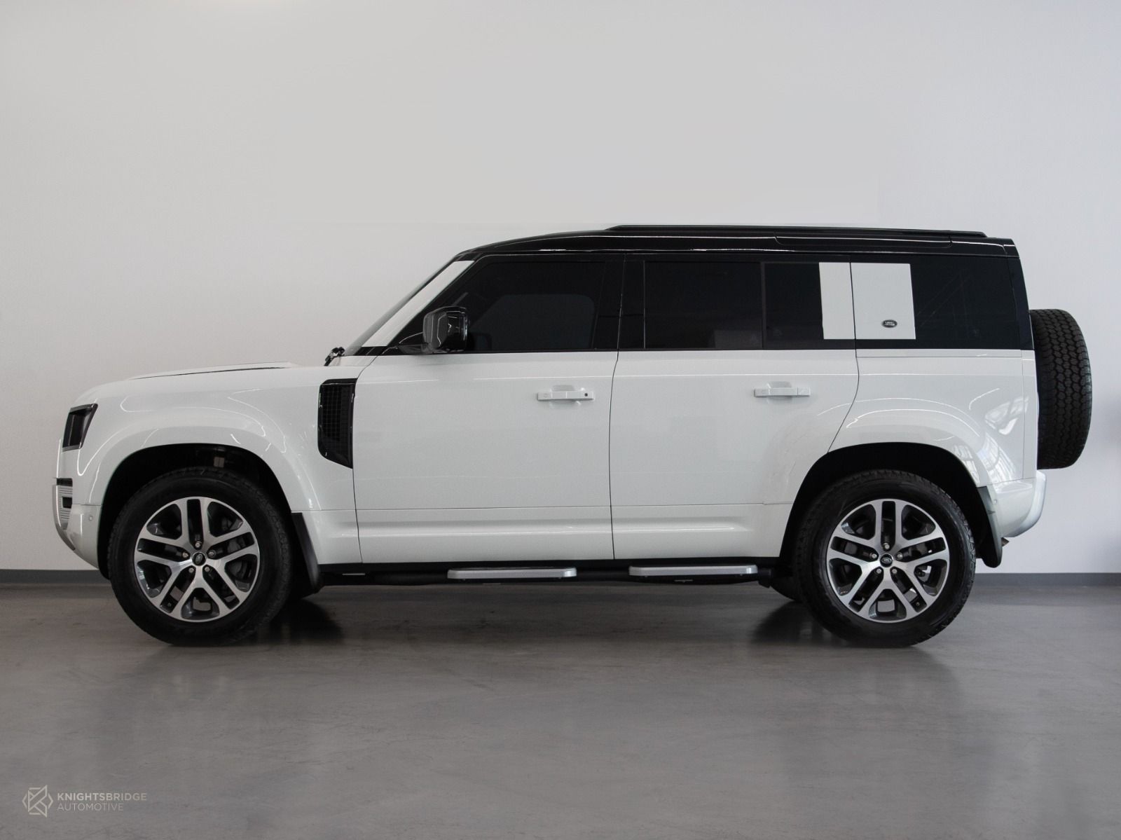 2020 Land Rover Defender 110 HSE at Knightsbridge Automotive - (11077 - 3)