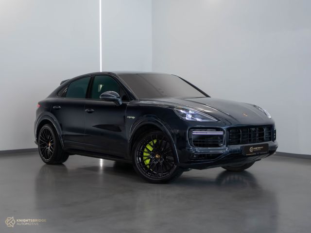 Used - Perfect Condition 2020 Porsche Cayenne Turbo S Blue exterior with Brown interior at Knightsbridge Automotive