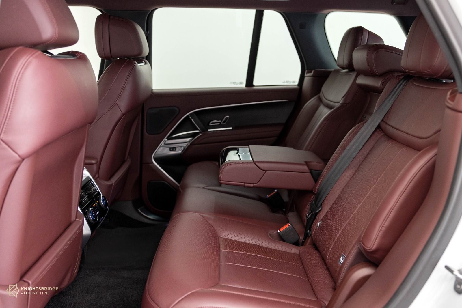 2023 Range Rover Vogue HSE at Knightsbridge Automotive - (11196 - 7)