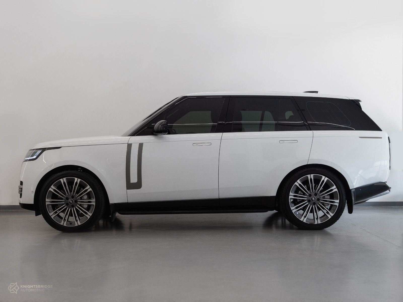 2023 Range Rover Vogue HSE at Knightsbridge Automotive - (11196 - 3)