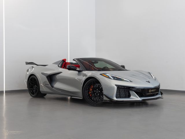 Used - Perfect Condition 2023 Chevrolet Corvette Z06 Silver exterior with Red and Black interior at Knightsbridge Automotive
