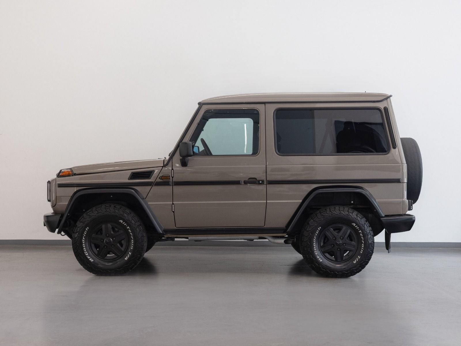 1990 Mercedes-Benz GE 300 at Knightsbridge Automotive - (11815 - 3)