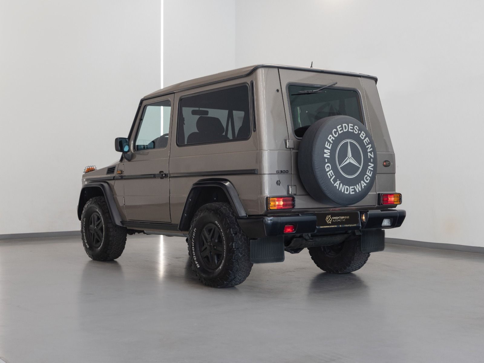 1990 Mercedes-Benz GE 300 at Knightsbridge Automotive - (11815 - 4)