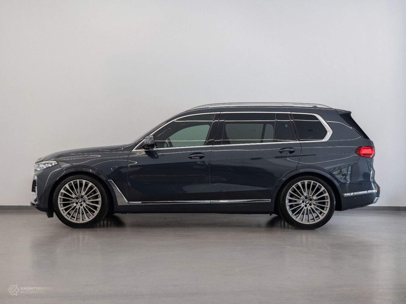 2022 BMW X7 XDrive 40i at Knightsbridge Automotive - (11893 - 3)