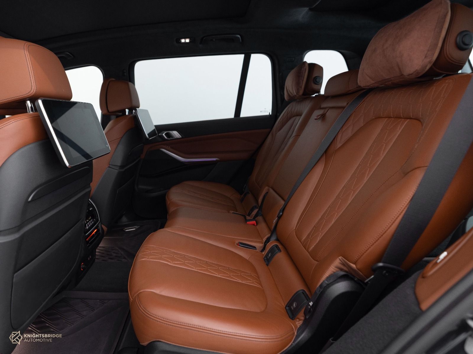 2022 BMW X7 XDrive 40i at Knightsbridge Automotive - (11893 - 7)