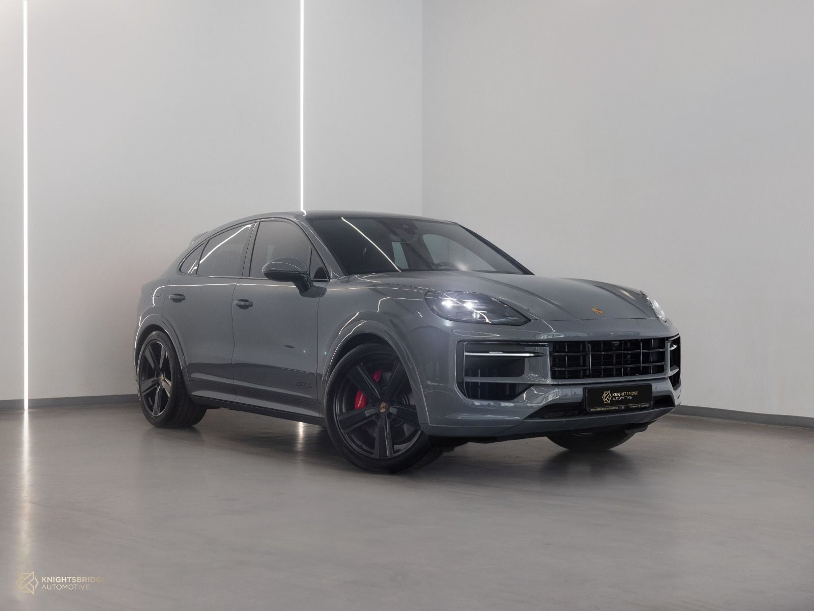 2025 Porsche Cayenne GTS at Knightsbridge Automotive - (11896 - 1)