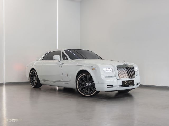 Used - Perfect Condition 2017 Rolls-Royce Phantom Zenith White exterior with White and Black interior at Knightsbridge Automotive